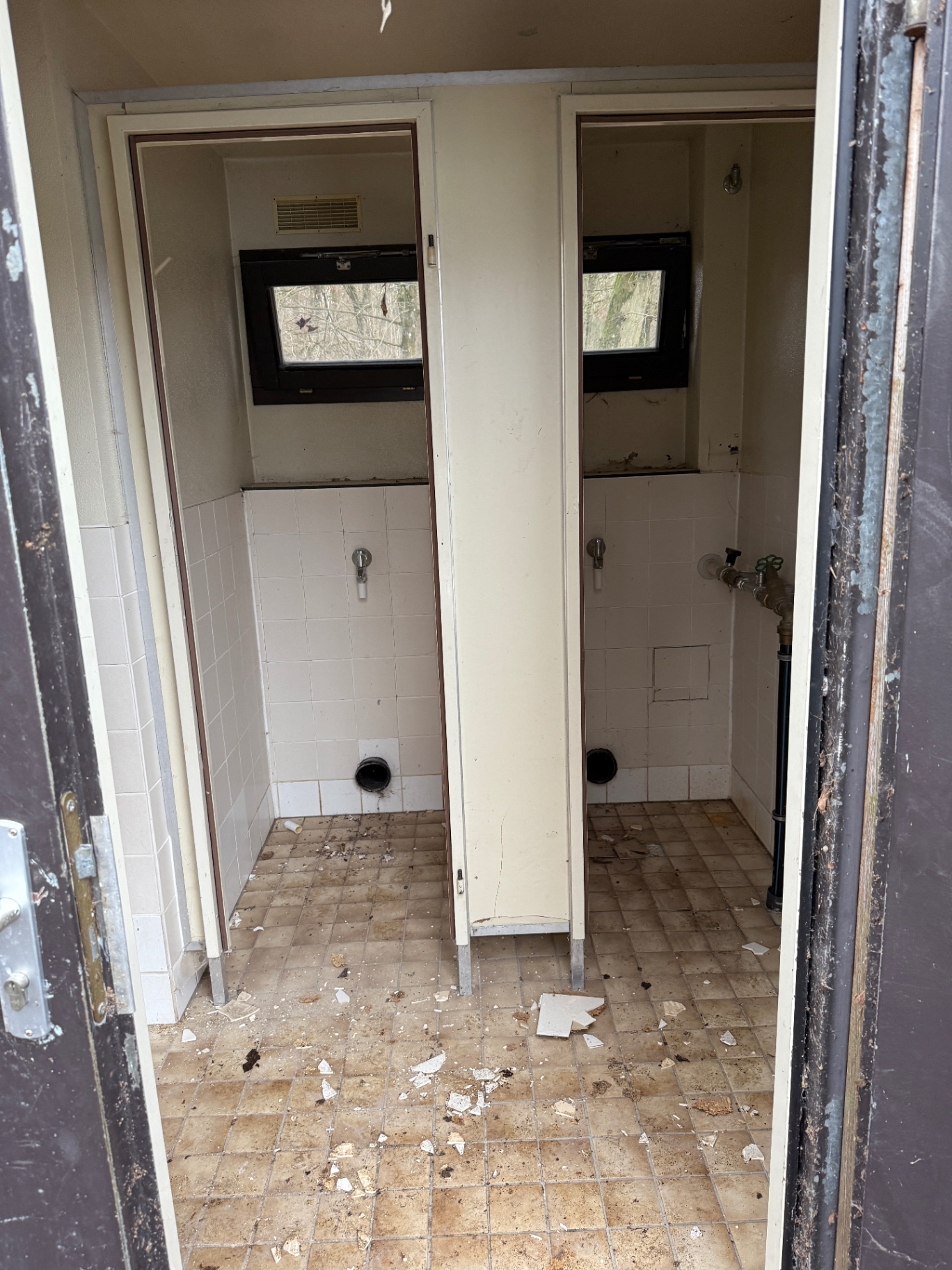 Sanitäranlage vor der Renovierung