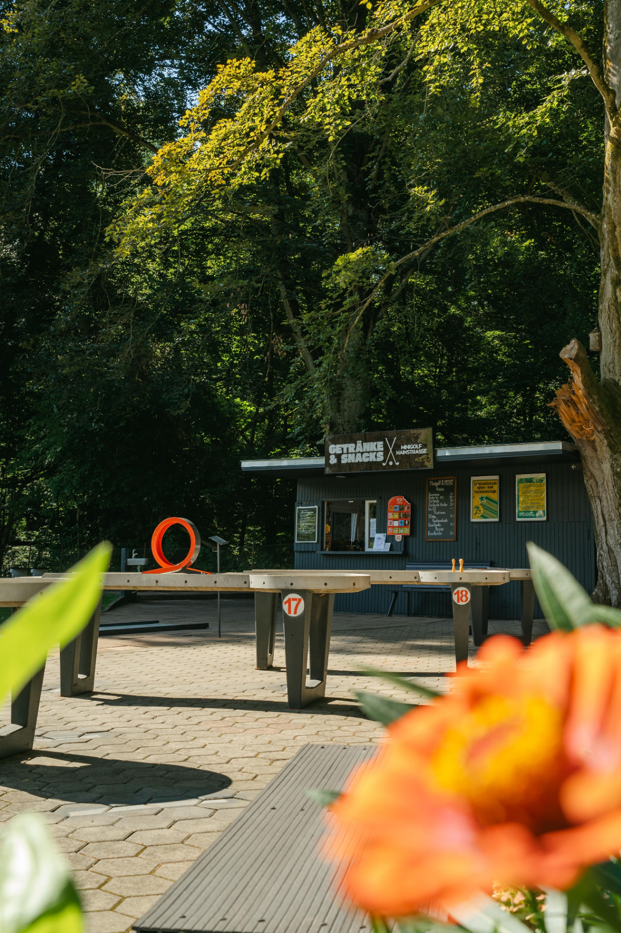 Minigolfanlage heute mit Getränke- und Snack-Kiosk