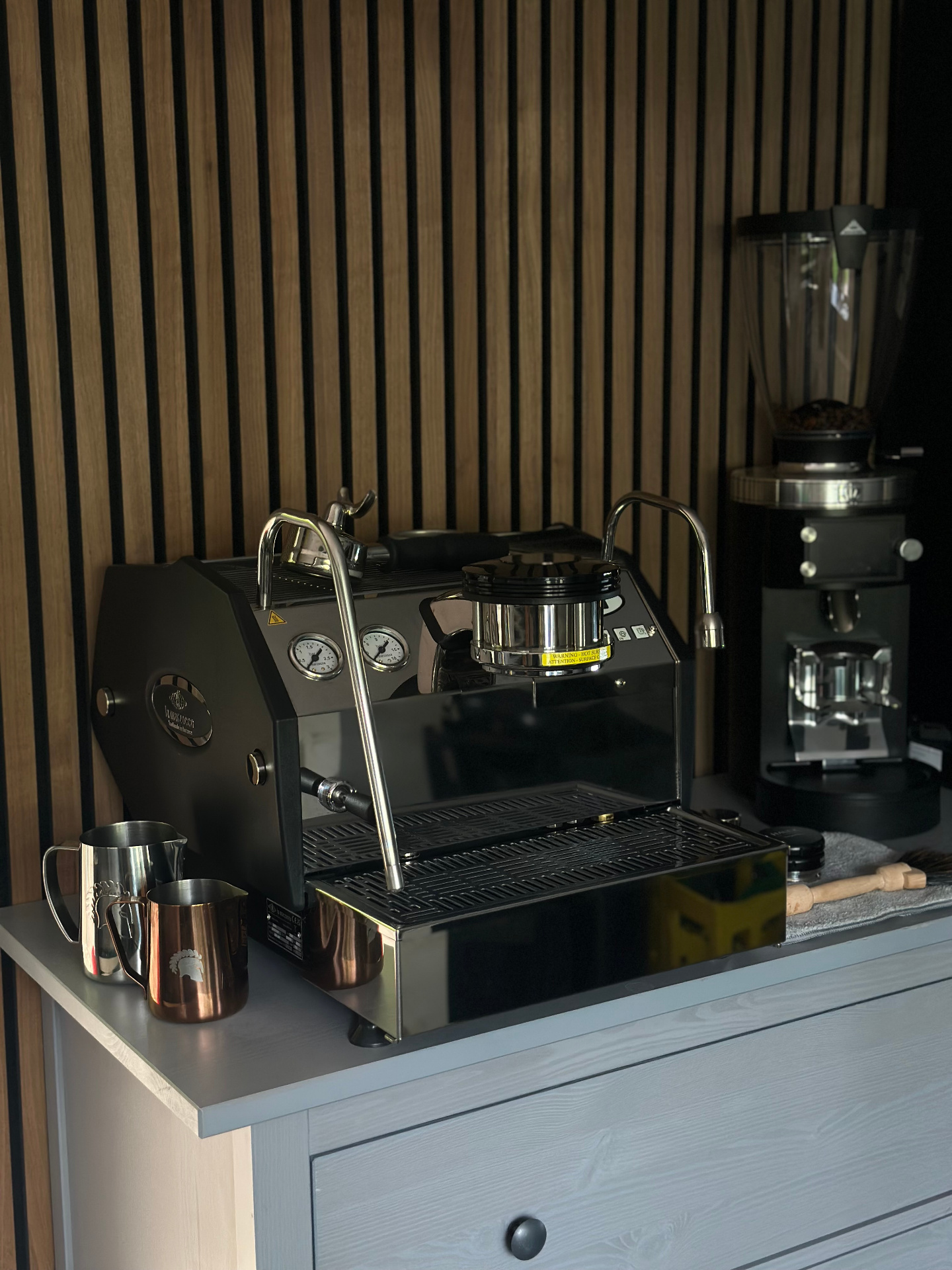 Siebträgermaschine im Häuschen